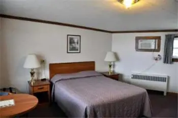 Lincoln House Motel - Lincoln, Maine 4